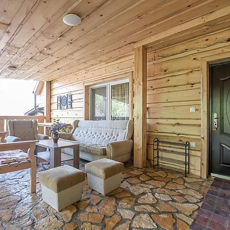 Drevenica Rybarie S Kupacou Kadou