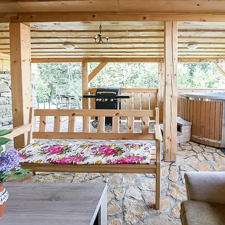 Drevenica Rybarie S Kupacou Kadou Klokocov (Cadca)